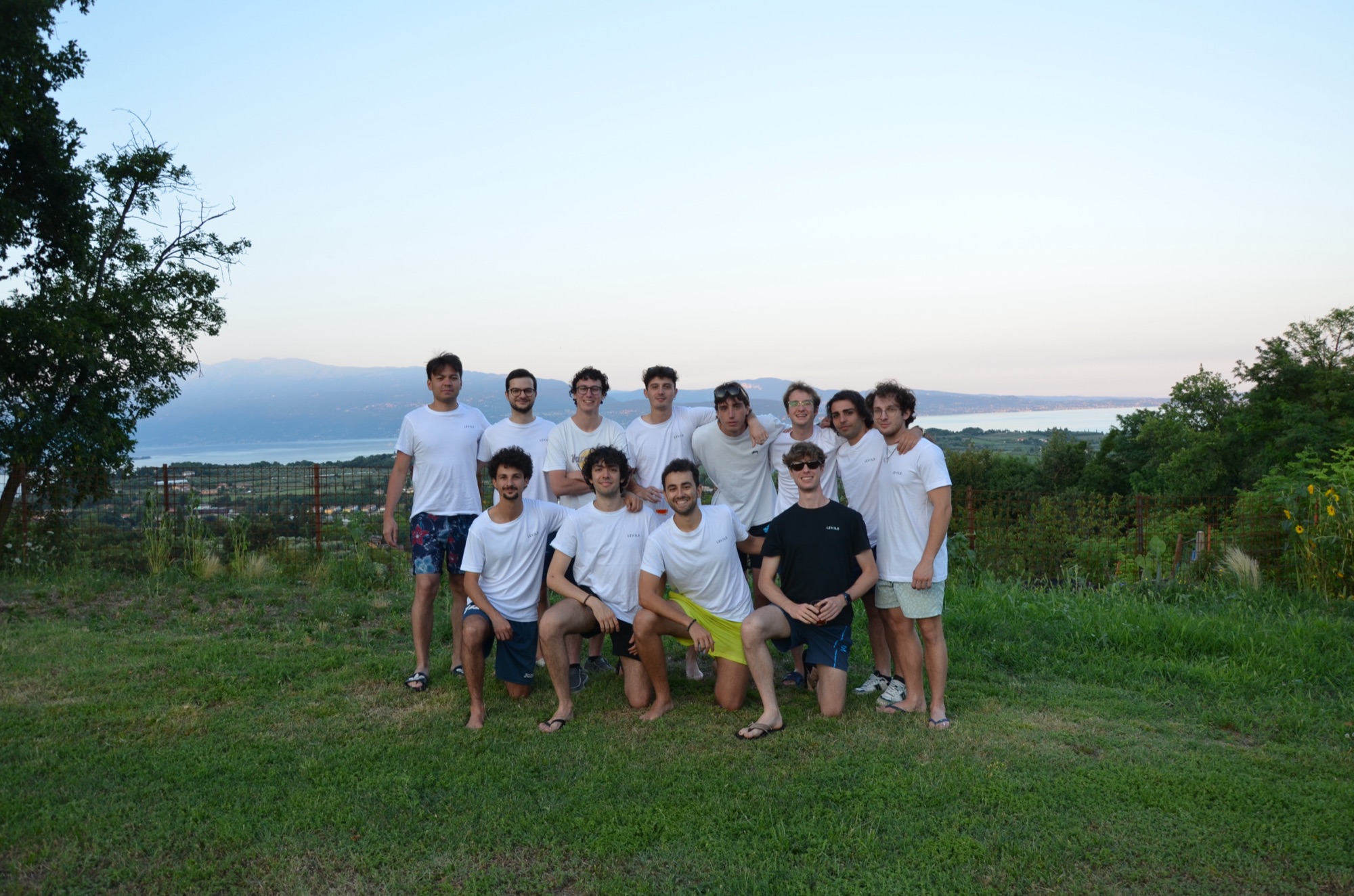 Il team di Levels durante il retreat sul Lago di Garda